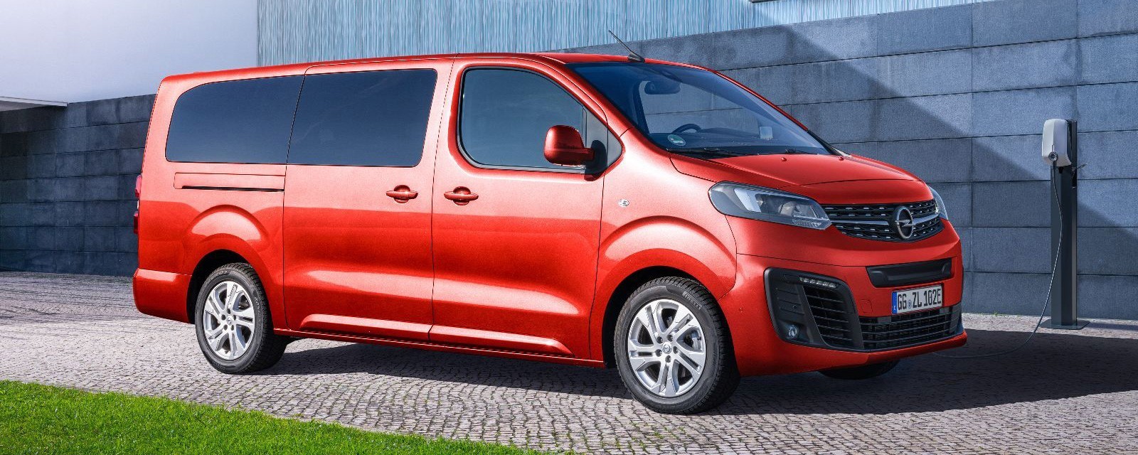 Opel Zafira 8+1 Minibüs Kiralama