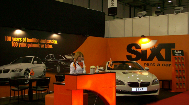 SIXT, Hilton İzmir Program ve İş Ortakları Gecesi’nde de sponsorluğu ile yerini aldı ve BMW Z4’ü katılımcılarla buluşturdu.